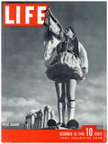 Life (1883-2000 Clair Maxwell/Life Publishing Company) Magazine Dec 16 1940