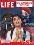 Life (1883-2000 Clair Maxwell/Life Publishing Company) Magazine May 5 1961